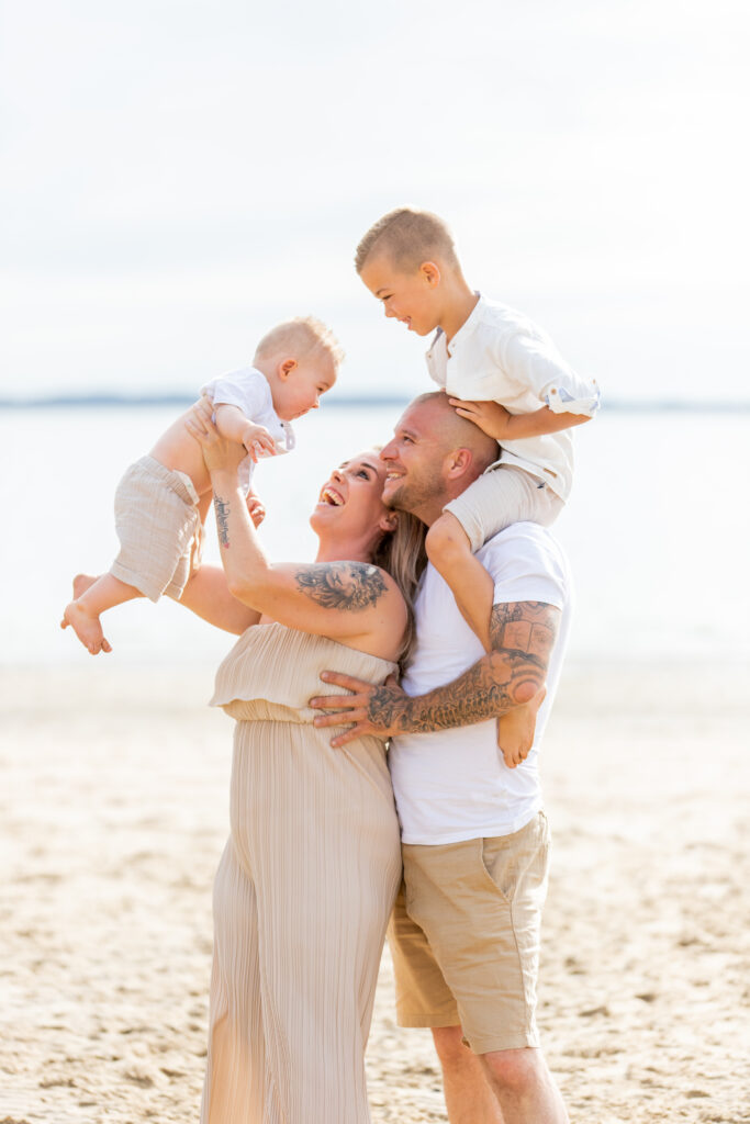 Familiefoto op het strand van Rockanje