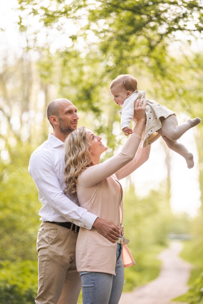 Familieshoot met baby in het bos